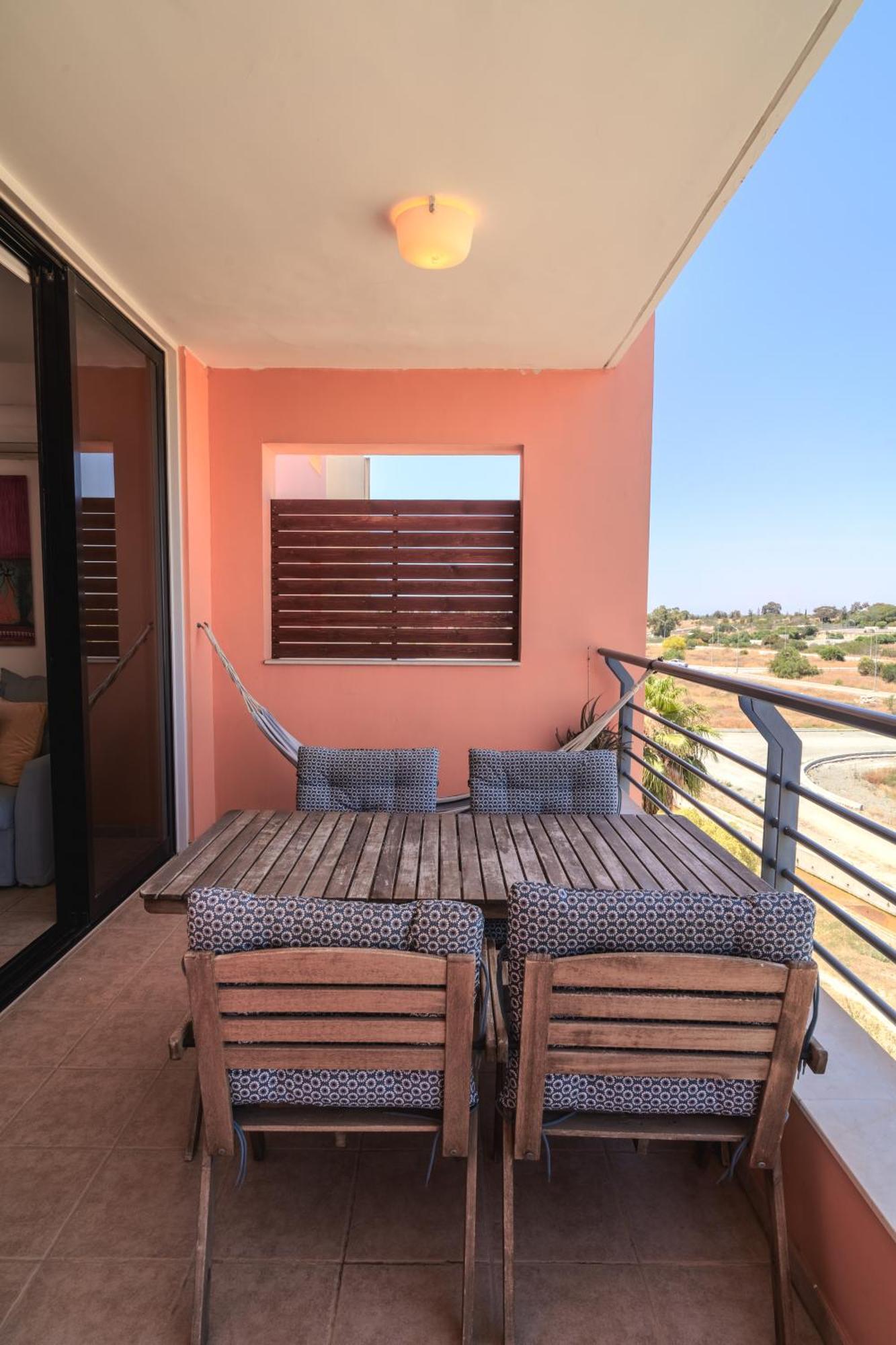 לרנקה Isabella One Bedroom מראה חיצוני תמונה